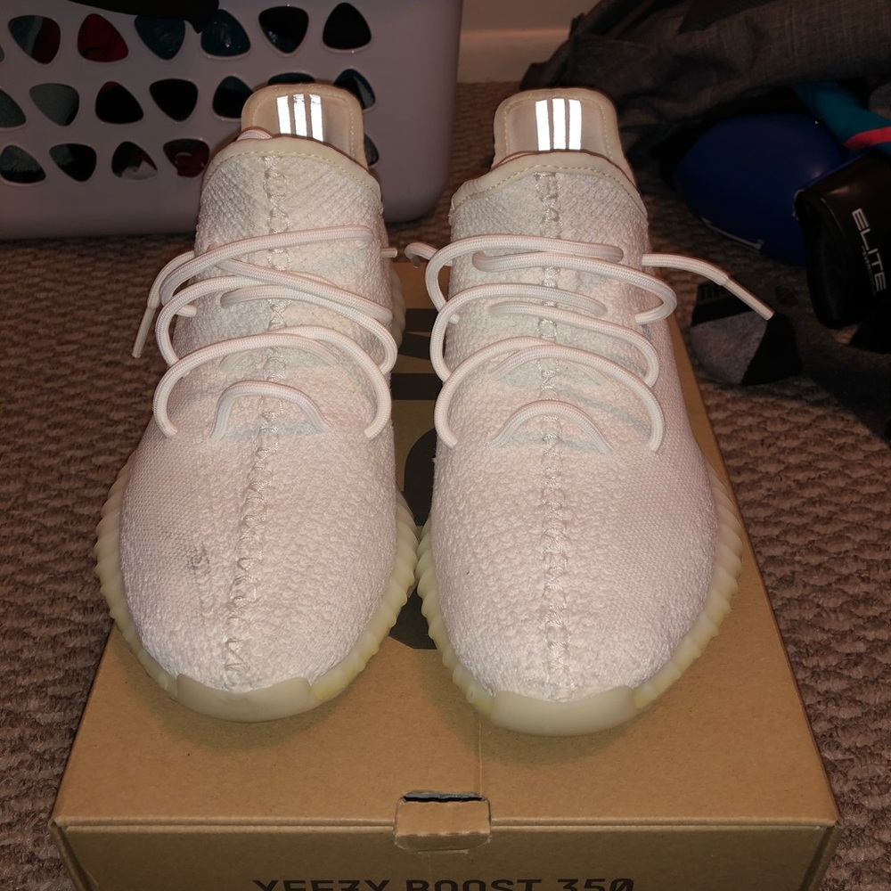 Yeezy boost 350 v2 “cream white”